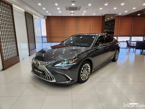 Lexus ES 300h 2025 купить в Москве