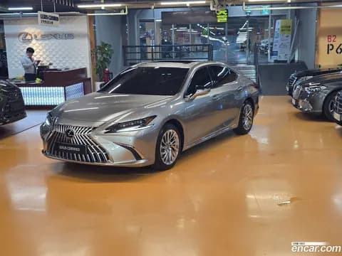 Lexus ES 300h 2025 купить в Москве